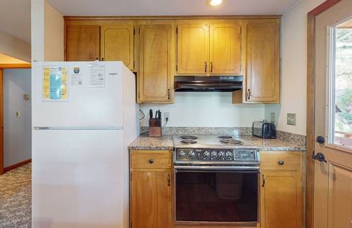 Joseph House | Lakefront house with balcony, wall-of-windows, grill, & W/D