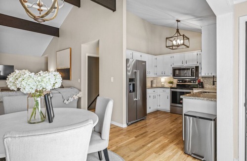 Buford Apartment | Lakefront in Autumn Modern Home w/Views & More!