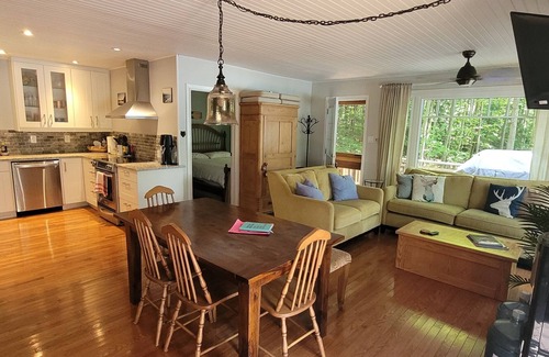 Gravenhurst Cottage | Lakefront Island cottage on Lake Muskoka - Boat Access