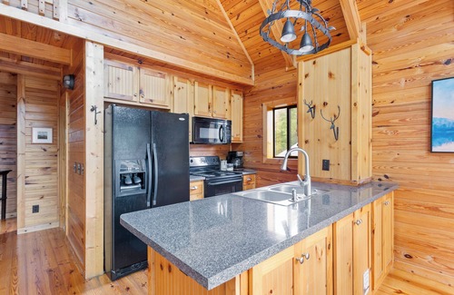 Seneca Cottage | Lakefront Keowee Home w/Dock, 14 Mi to Clemson