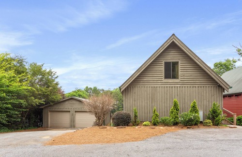 Seneca Cottage | Lakefront Keowee Home w/Dock, 14 Mi to Clemson
