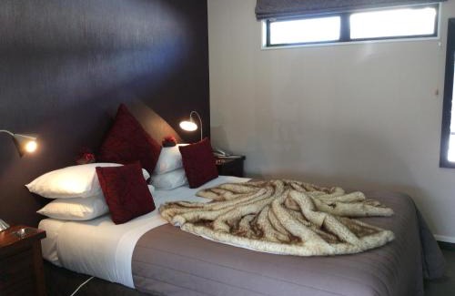 Te Anau Hotel | Lakefront Lodge