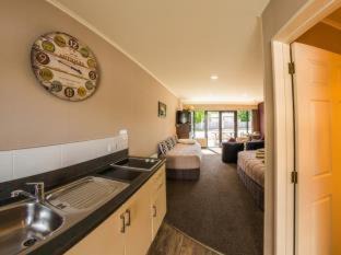 Te Anau Hotel | Lakefront Lodge