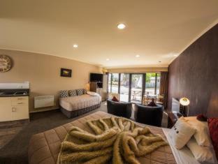 Te Anau Hotel | Lakefront Lodge