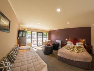 Te Anau Hotel | Lakefront Lodge