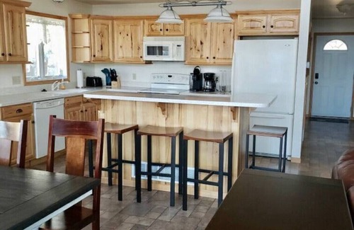 Hale Cabin | Lakefront Lookout on Sage Lake!