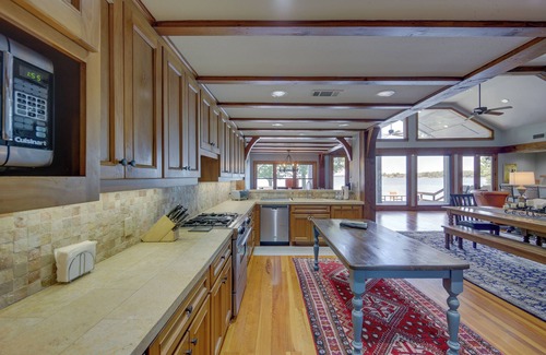 Star Harbor House | Lakefront Malakoff Home: Private Dock & Decks!