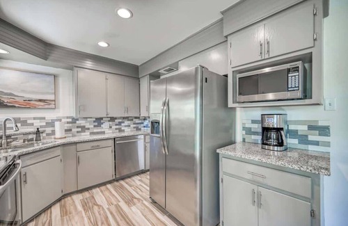 Seguin House | Lakefront Near Schlitterbahn and New Braunfels
