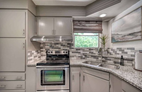 Seguin House | Lakefront Near Schlitterbahn and New Braunfels