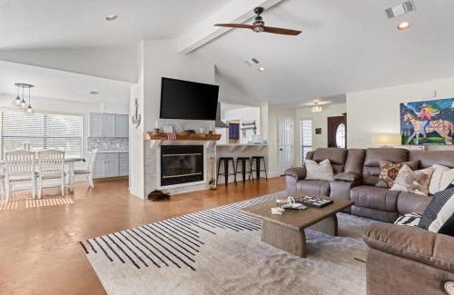 Marble Falls House | Lakefront Paradise with Firepit
