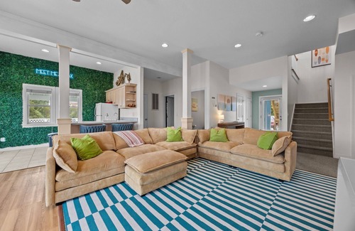 Avon House | Lakefront - Pet Friendly - Arcade - Walk to Beach - Pool/Hot Tub