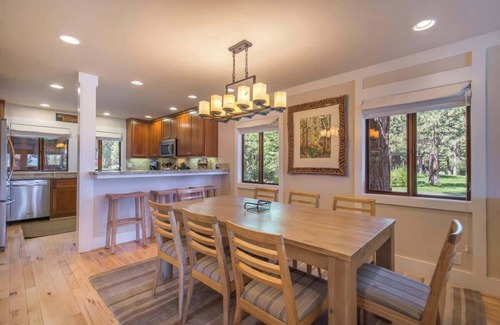 Tahoe Sierra Estates House | Lakefront|Pool|Pier|Bouys|Pickleball|Walk to town