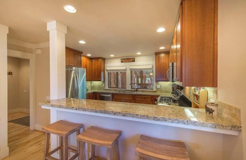 Tahoe Sierra Estates House | Lakefront|Pool|Pier|Bouys|Pickleball|Walk to town