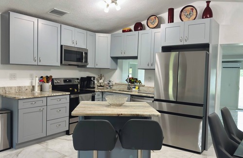 Lakeland House | Lakefront - Private Dock - Fast WiFi-Ample Parking