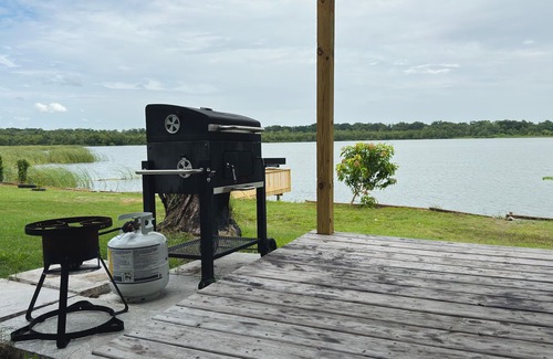 Lakeland House | Lakefront - Private Dock - Fast WiFi-Ample Parking