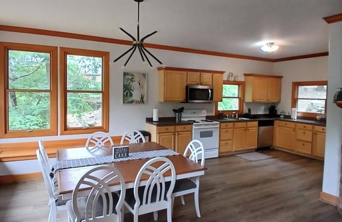 Clinton House | Lakefront property on Greer’s Ferry Lake