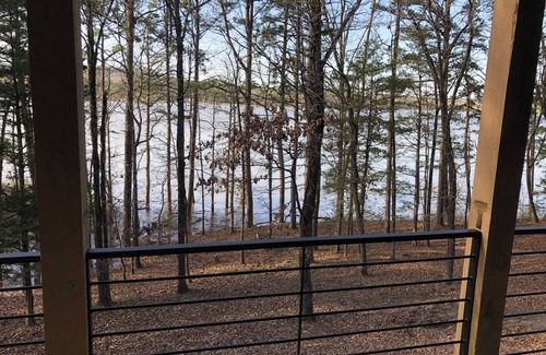 Clinton House | Lakefront property on Greer’s Ferry Lake
