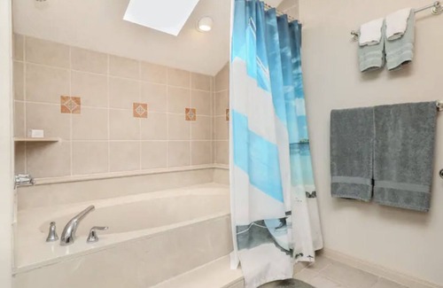 Seven Coves Resort | Lakefront Resort Conference & Event Center Retreat | Sleeps 40