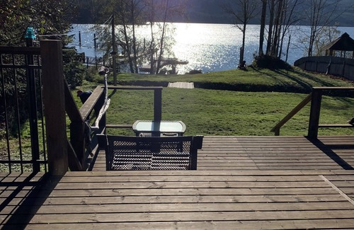 Youbou Cottage | Lakefront retreat in sunny Youbou BC
