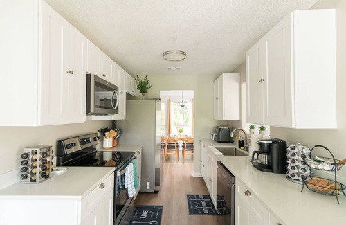 Whitemarsh Island House | Lakefront Retreat near Tybee Beach & Savannah Downtown with high speed WiFi