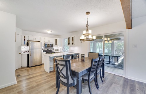 Tobyhanna House | Lakefront Ski Chalet w/year-round Hot Tub near Camelback