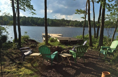 Tobyhanna House | Lakefront Ski Chalet w/year-round Hot Tub near Camelback
