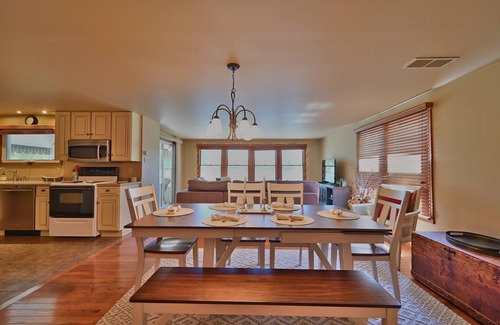 Factoryville House | Lakefront Tranquility near Elk Mountain