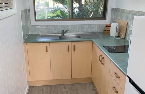 Urangan Cabin | Lakefront Turtle Retreat at Hervey Bay - 300 meters to Beach Hervey Bay