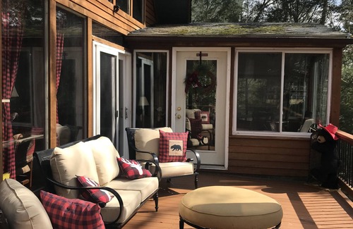 Hawley House | Lakefront with pool table
