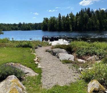 Malsryd House | Lakehouse med bastu, egen brygga och roddbåt