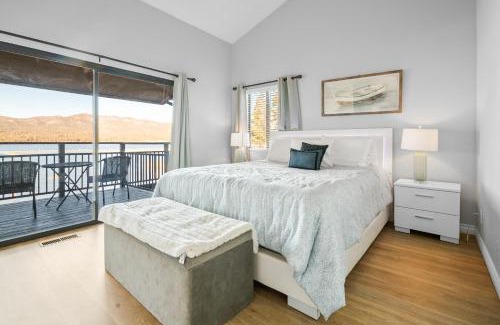 The Village House | Lakehouse Retreat - Community Pool, Lake Views and Walk to Village!