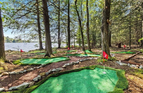 Pocono Summit Cabin | Lakehouse w/Kayaks, MiniGolf, Sauna, HotTub, Swings and playground for Kids!