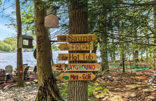 Pocono Summit Cabin | Lakehouse w/Kayaks, MiniGolf, Sauna, HotTub, Swings and playground for Kids!