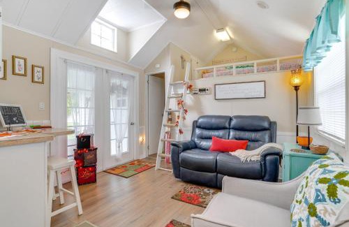 Lakeland House | Lakeland Cottage with Pool Access and Screened Porch!