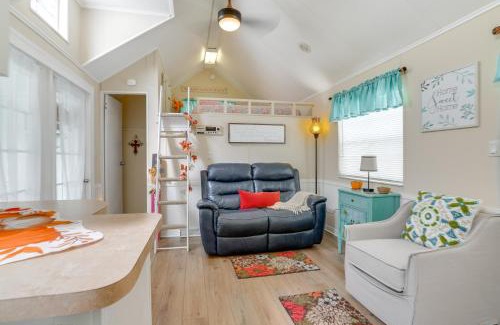 Lakeland House | Lakeland Cottage with Pool Access and Screened Porch!