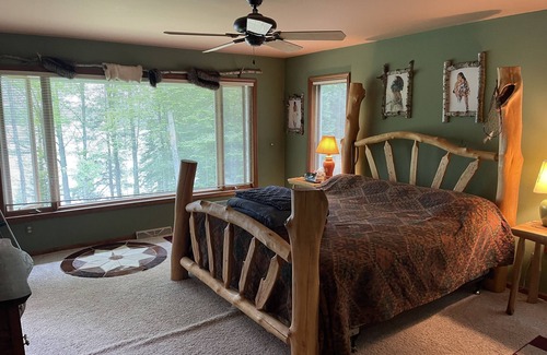 Crystal Falls House | LakEllen Cottages Main Guesthouse on Lake Ellen