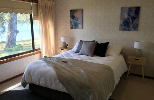 Lake Conjola House | LAKES EDGE @ LAKE CONJOLA