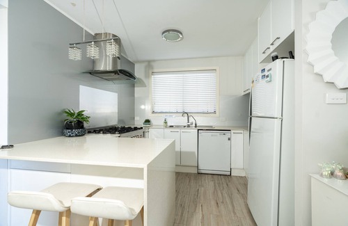Gwandalan House | Lakes, ocean beaches, bush and tranquility. All a short trip from Sydney.