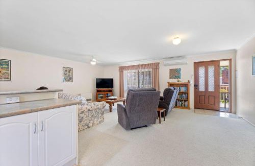 Dalmeny Apartment | Lakesea Unit on Mort