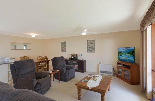 Dalmeny Apartment | Lakesea Unit on Mort