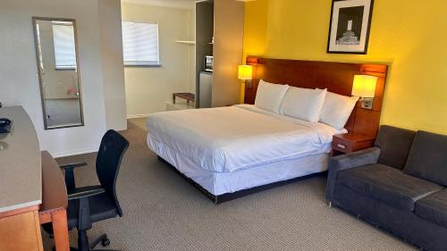 Moses Lake Hotel | Lakeshore Inn Water Front