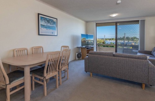 Forster Apartment | Lakeshore Lodge 2: 2 BR, 1 BA Apartment in Forster, Sleeps 4