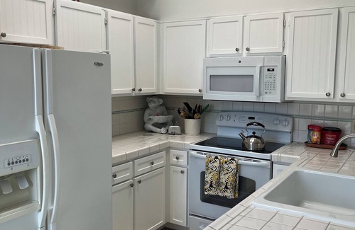 Lake Havasu City Condo | Lakeshore LUX - walk to the lake!
