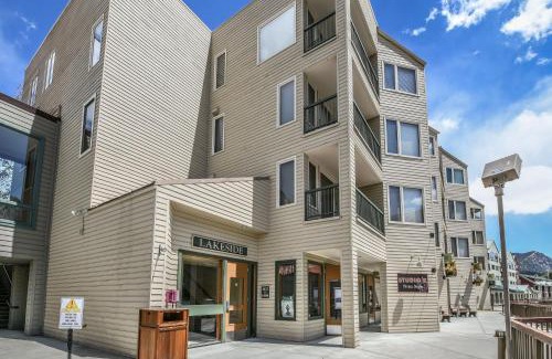 Lakeside Village House | Lakeside 1495 by SummitCove Lodging