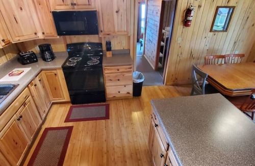 Ray Cabin | Lakeside 3 Bedroom Lazy Days Cabin on Kab