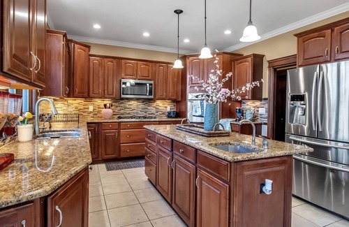 Amherst House | Lakeside 4-Bedroom Retreat with Kids’ Play Area & EV Charger
