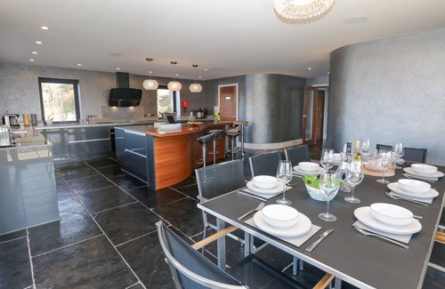 Windermere Cottage | LAKESIDE AT LOUPER WEIR, family friendly in Bowness-On-Windermere