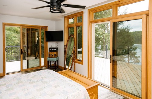 Haliburton Cottage | Lakeside Bliss: Sunswept Lake House - Your Private Oasis with Lakeside Bunkie