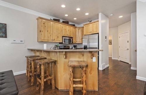 Ogden Condo | Lakeside Condo near Pineview Reservoir and Snowbasin Resort. LS14
