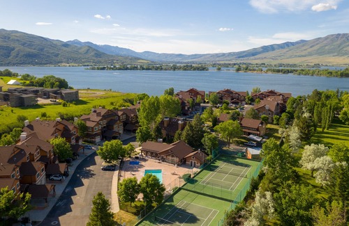 Ogden Condo | Lakeside Condo w/Private Hot Tub & Snowbasin Views
